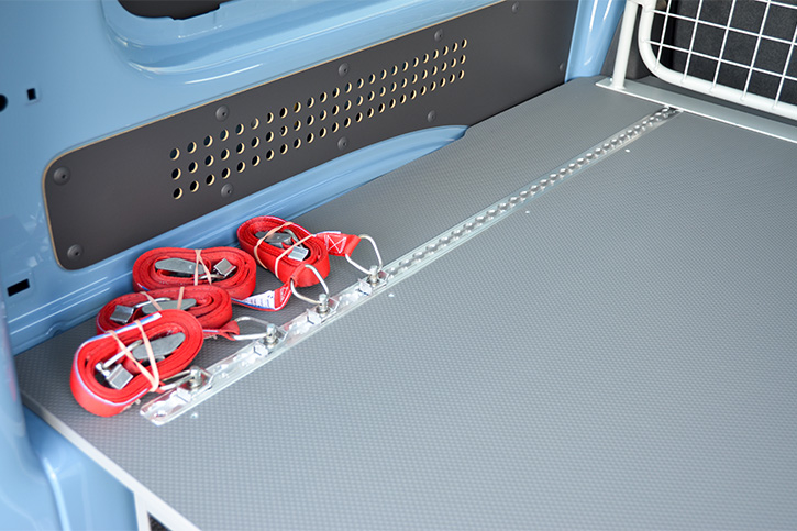 Additional lashing rails flush-mounted into the floor (picture) and on the side panels 