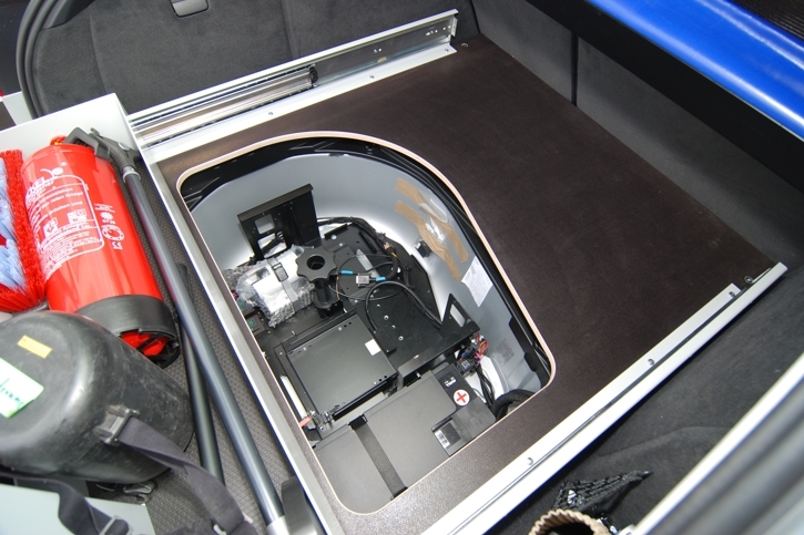 Audi A6, access to radio installation in spare wheel recess when the full extension is pulled out