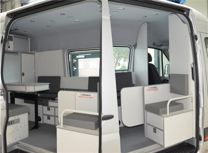 Bright office space with 2 workplaces 