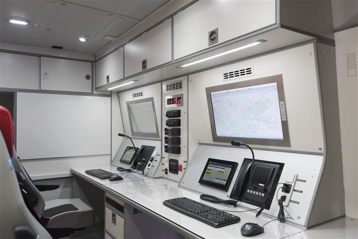 Command centre with two workstations and operating system LARDIS 