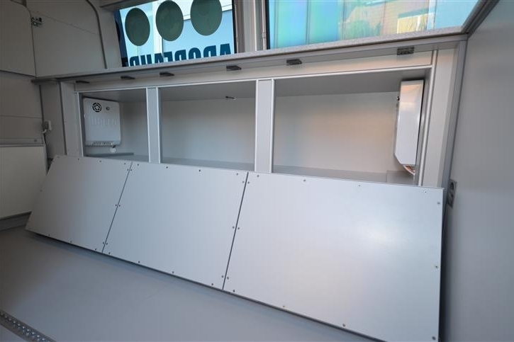 Custom-made cool box, underfloor compressor cooling 