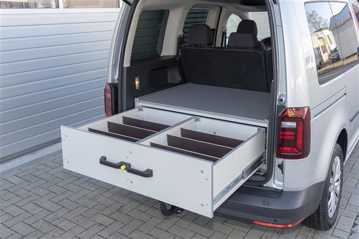 Der Vollauszug mit zwei Fächern mit stufenlos verstellbaren Querteilern (Caddy Standard) 