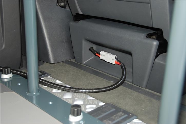 Die Elektrik-Koppelstelle am Fahrersitzkasten 