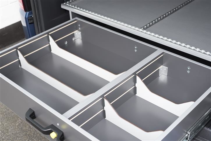 Freely adjustable crosswise dividers 