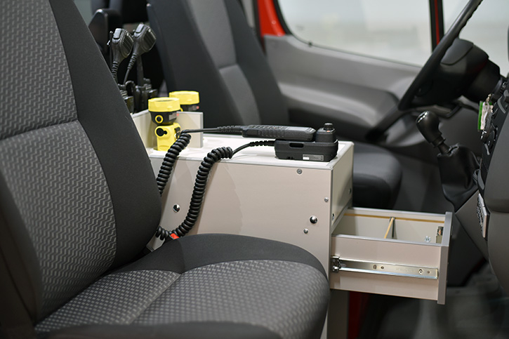 Funk-Mittelkonsole im Mercedes-Benz Sprinter 