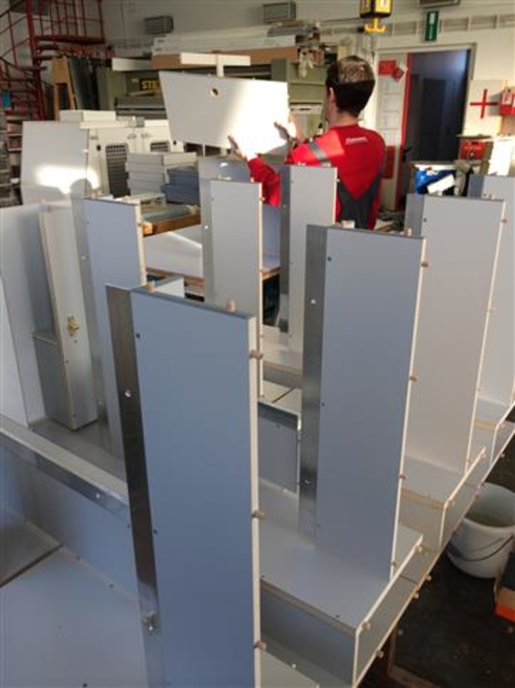 Handcraft in the pre-assembly 