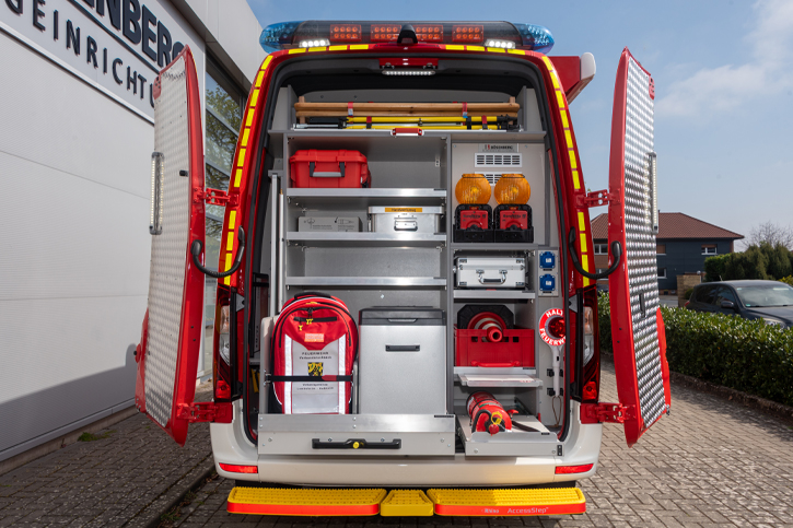 Heckausbau mit Schwerlastauszug, viel Stauraum und zusätzlicher Beleuchtung. 
