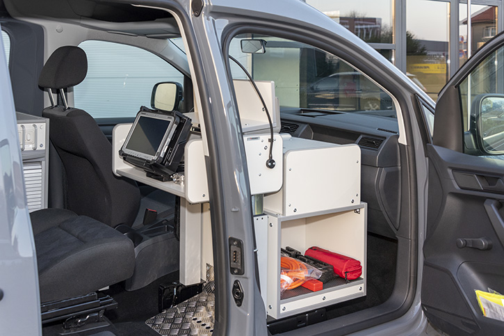 Höhenverstellbarer Arbeitsplatz mit Recaro-Komfortsitz