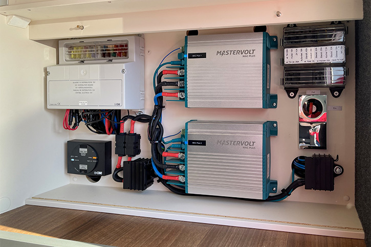 Ladesystem mit 2x MacPlus für 100 A Ladestrom aus der Lichtmaschine! 