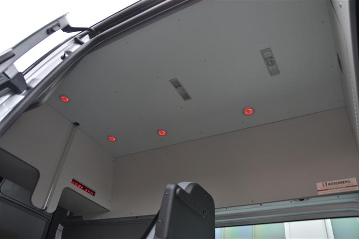LED-Beleuchtung, zusätzlich mit Rotlicht 