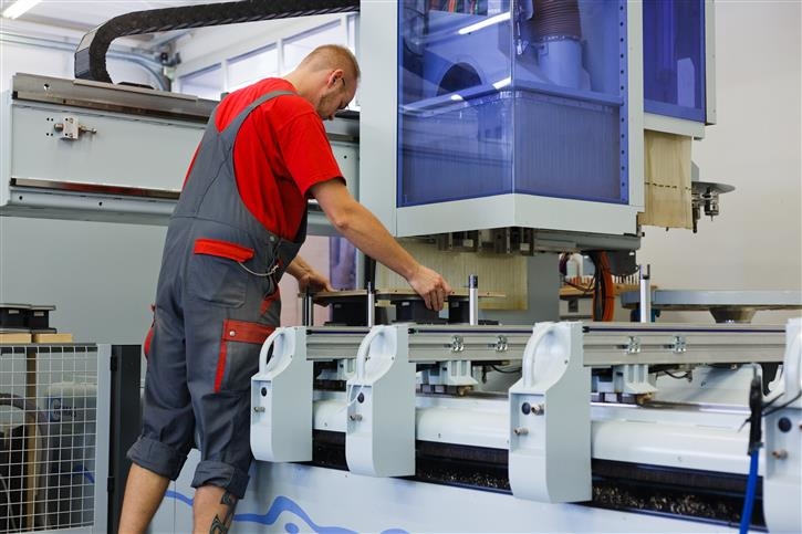 Loading material into the machine 