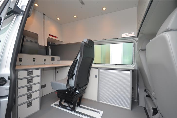 Measuring station with a swivel seat approved for the vehicle operation (M1) 