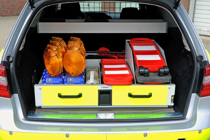 Mercedes-Benz E-Class, drawer system with additional storage place at the protective grille 