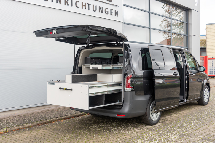 Mercedes-Benz Tourer L3 als Verkehrsüberwachungsfahrzeug 