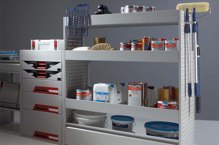 Module with storage trays 