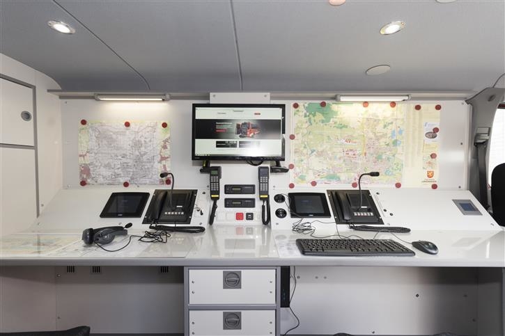 Multiple radio operating system LARDIS. Computer with pivoted monitor, outlets for headset and USB devices. 