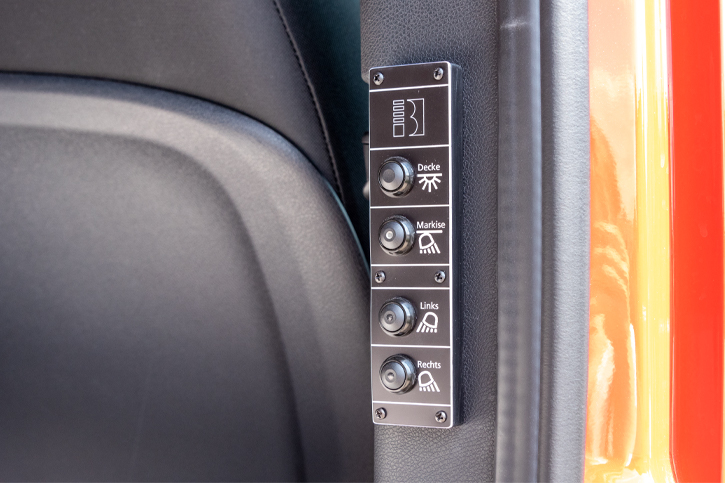 Operator pushbutton at the sliding door. 