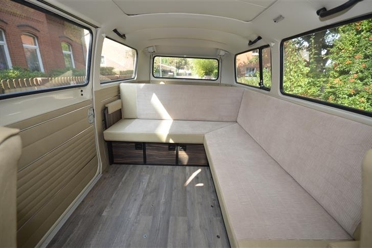 Perfect restoration and charming look with light colours in the interior 