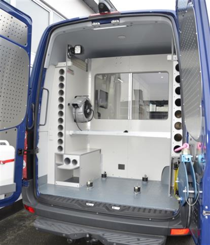 Rear mounting with space for winches (not built in) and calbe unwinder 