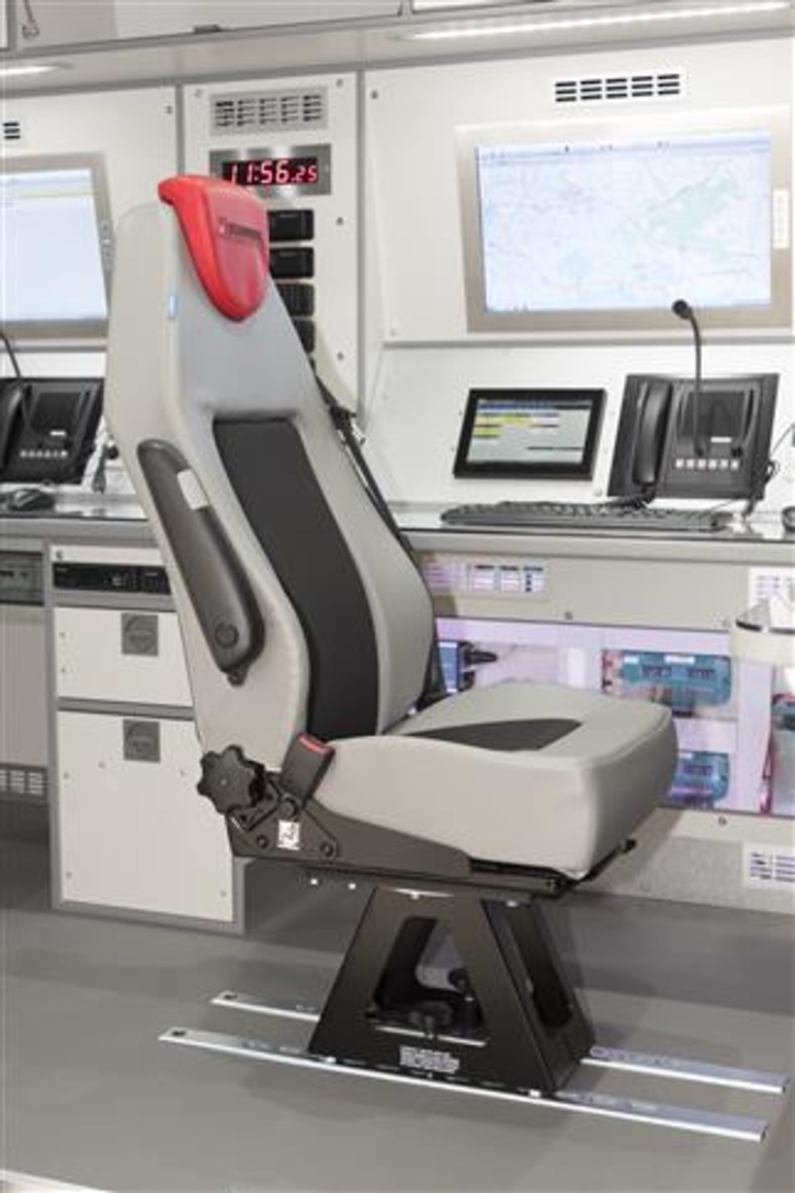 Rotatable and sliding single seats with M1-approval