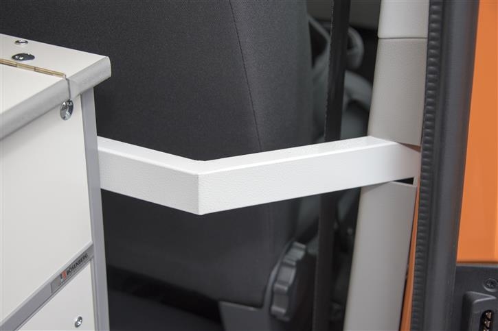 Safety first: stable, powder-coated crossbar made of tubular steel over the whole width of the vehicle 