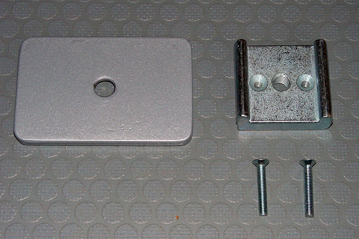 Scope of delivery of the universal adapter 
