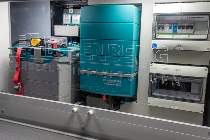 Sichere Stromversorgung mit Lithium-Ionen-Batterie und CombiMaster von Mastervolt 