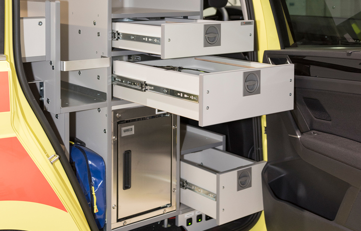 Side unit with two drawers, an extendable heat compartment and compartments for additional storage space. 