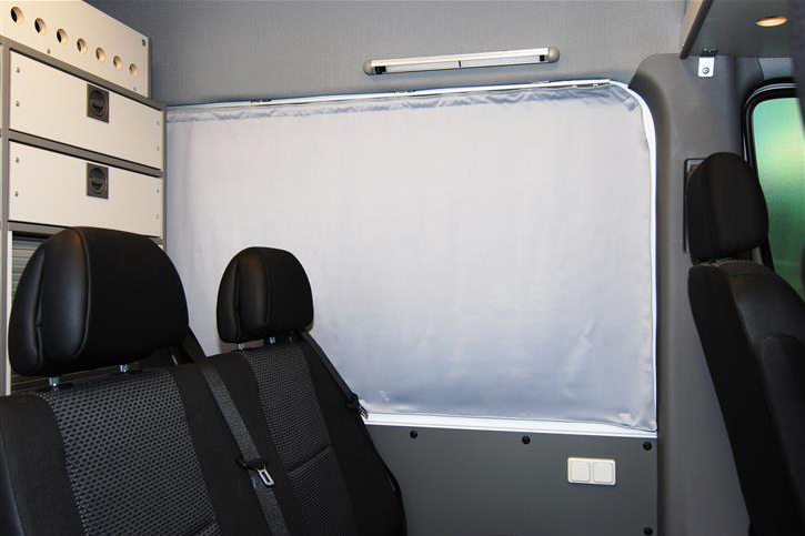 Darkening / sight protection through blinds 