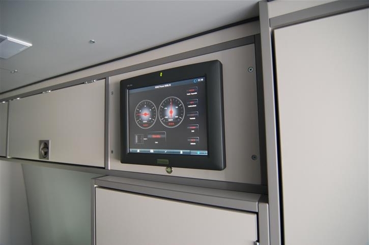 Steuerung + Überwachung aller Systeme der elektrischen Anlage per 10,2