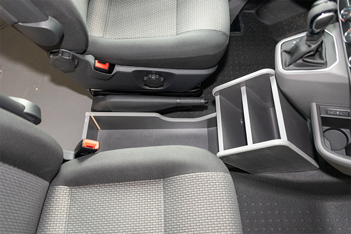 The usage of the handbrake lever is not restricted 
