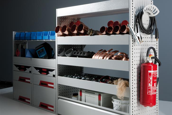 Tray shelves and plenty of accessories complete the programm 