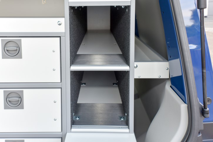 Tripod shelves with anti-slip mats and padding for an easy, safe und rattle free transport 
