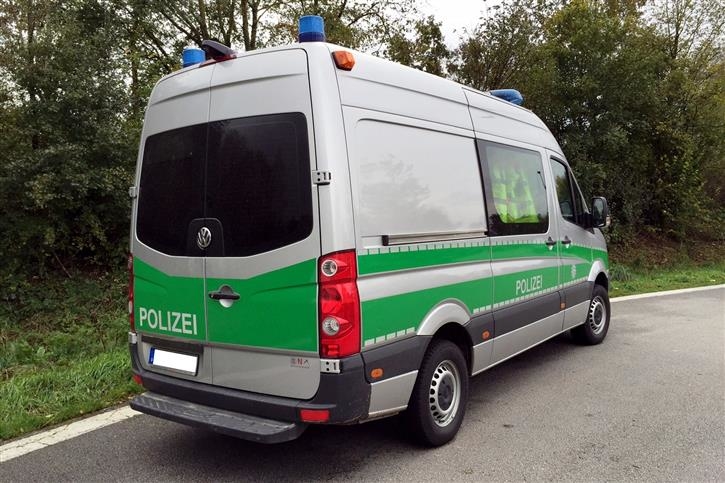 Volkswagen Crafter L2H2 van with medium high roof 