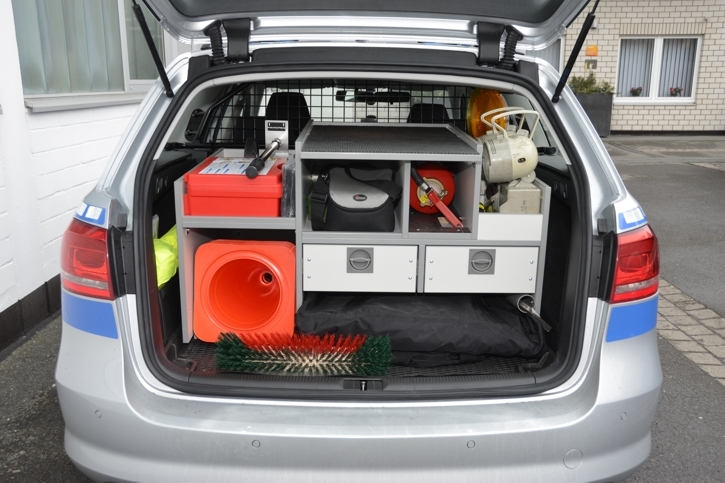 Volkswagen Passat B6, Kofferaumausbau mit Standardbeladung (2012) 