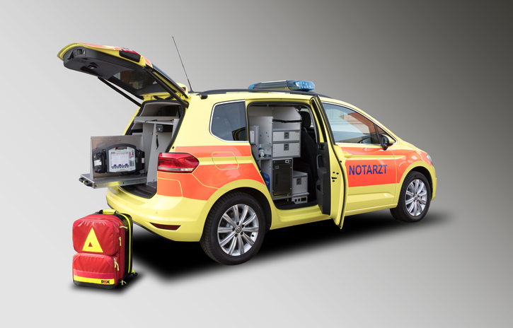 Volkswagen Touran mit Blaulicht- und Sondersignalanlage und Designbeklebung. 