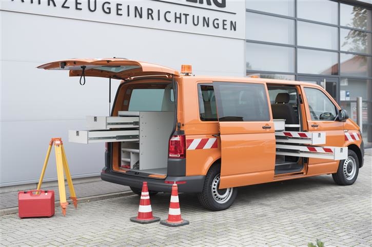 Volkswagen Transporter T6 Kombi mit langem Radstand 