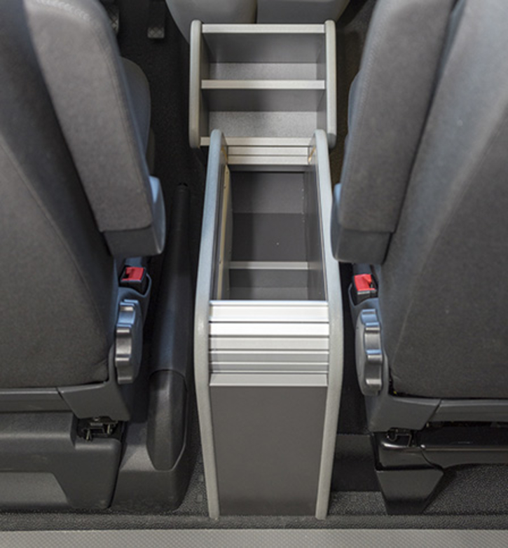 Wide opening roller shutter for easy access. The usage of the handbrake lever is not restricted. 