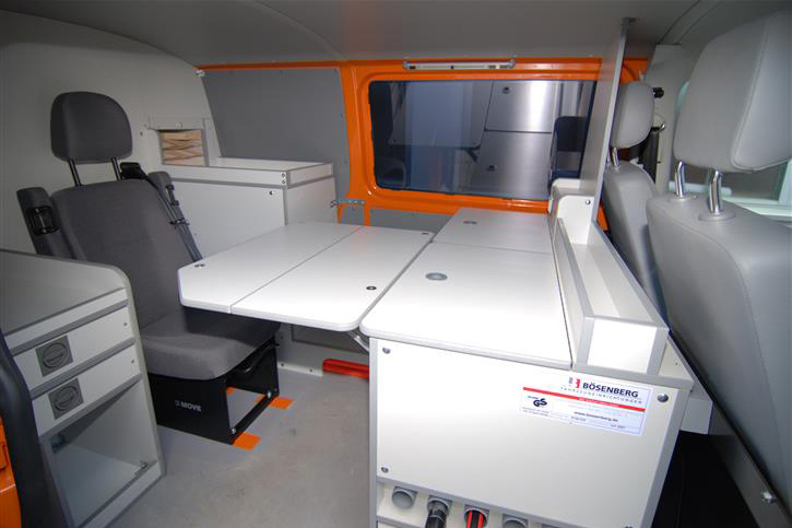 Workstation with an individual seat, folding table and large work surface 